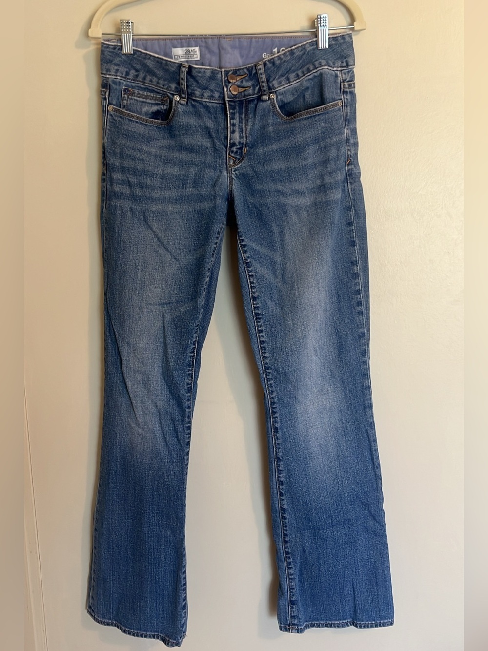 GAP Boot Cut Jeans in Medium Blue Wash